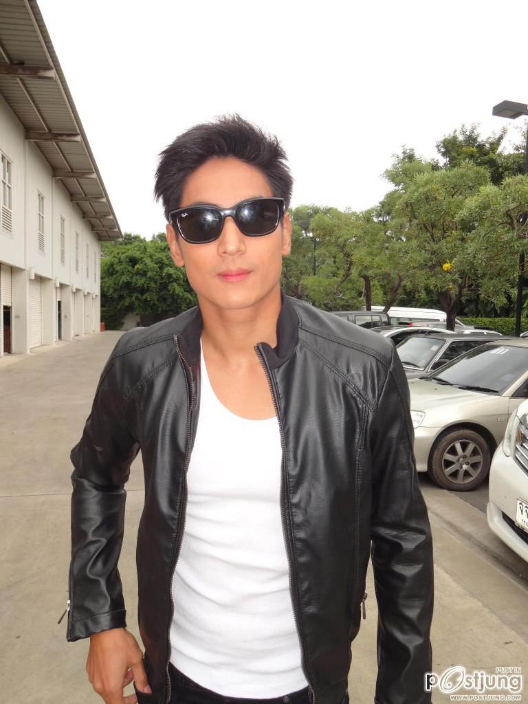 พี่ธันล่ำๆ  ของแม่เนียน