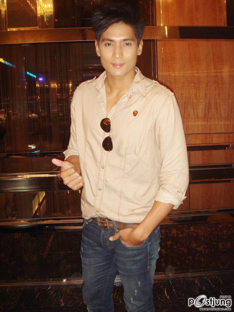 พี่ธันล่ำๆ  ของแม่เนียน