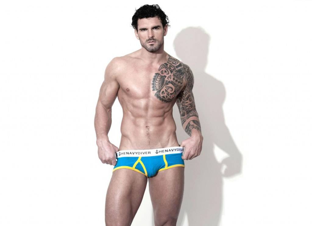 Stuart Reardon for The Navy Diver : HQ images