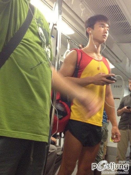 แอบถ่ายหนุ่มบนรถไฟ