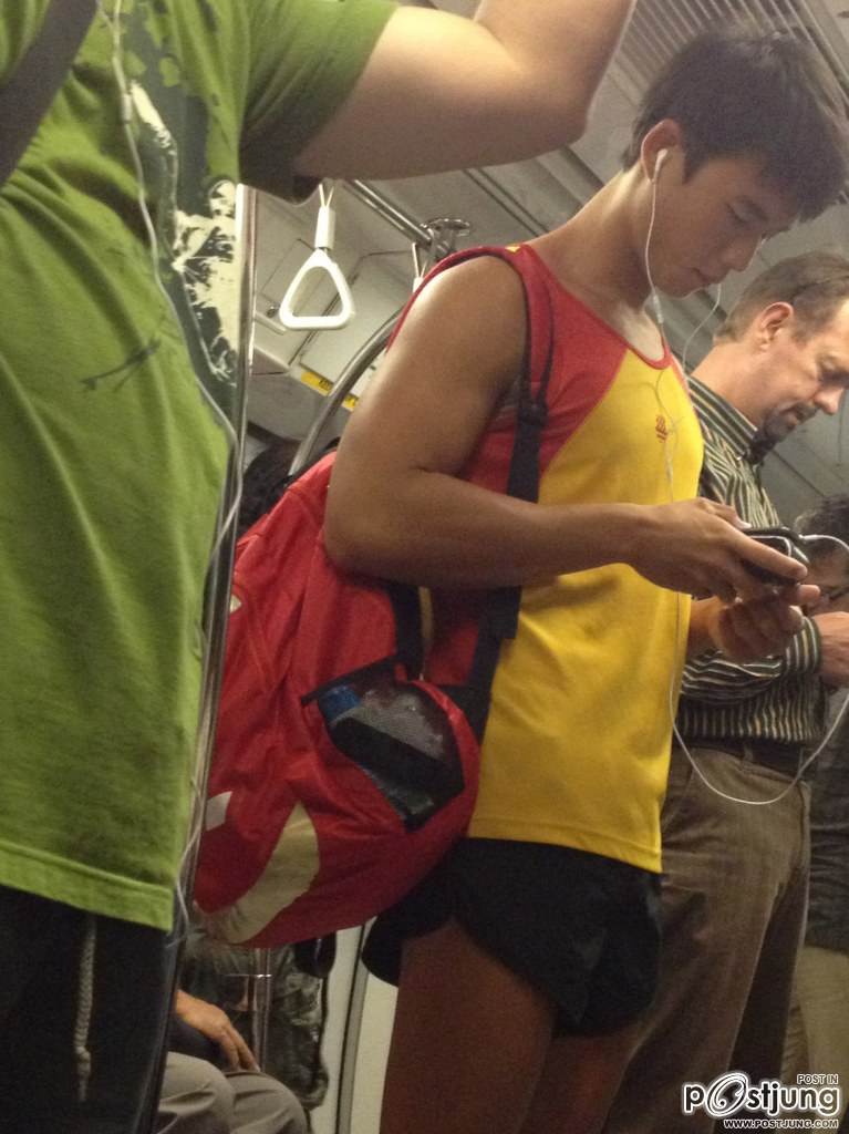 แอบถ่ายหนุ่มบนรถไฟ