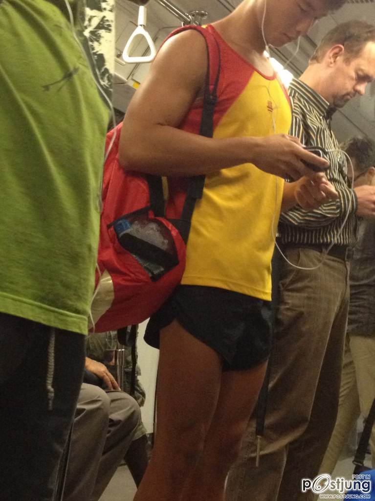 แอบถ่ายหนุ่มบนรถไฟ