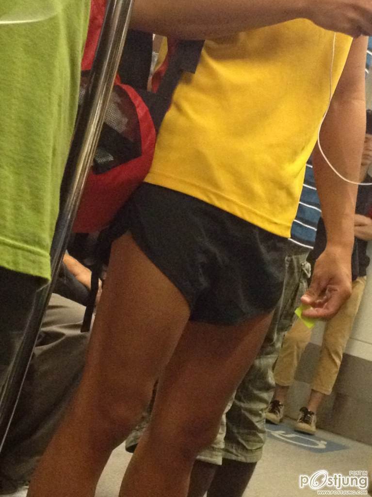 แอบถ่ายหนุ่มบนรถไฟ