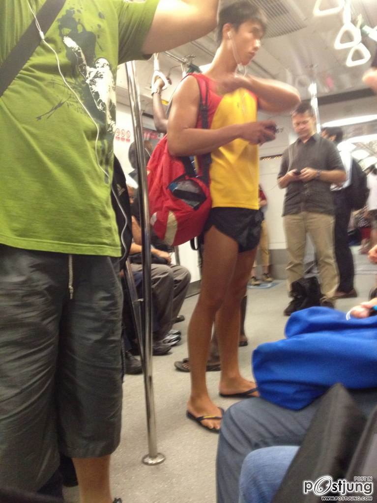 แอบถ่ายหนุ่มบนรถไฟ