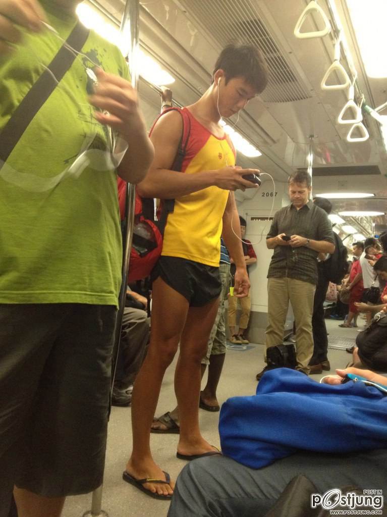 แอบถ่ายหนุ่มบนรถไฟ