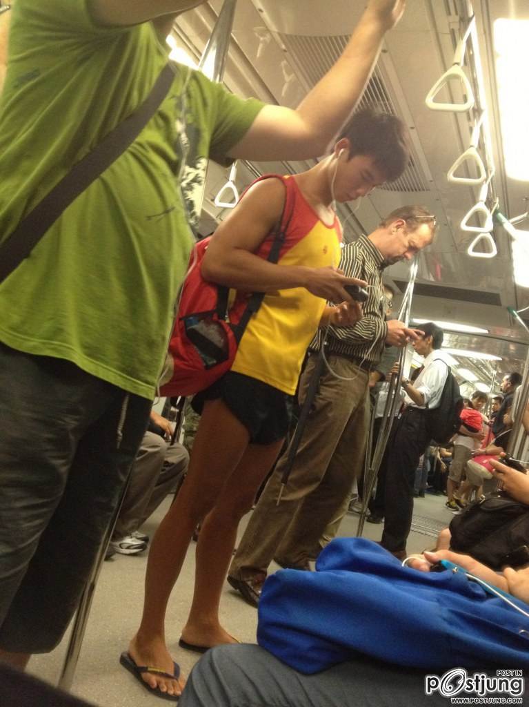 แอบถ่ายหนุ่มบนรถไฟ