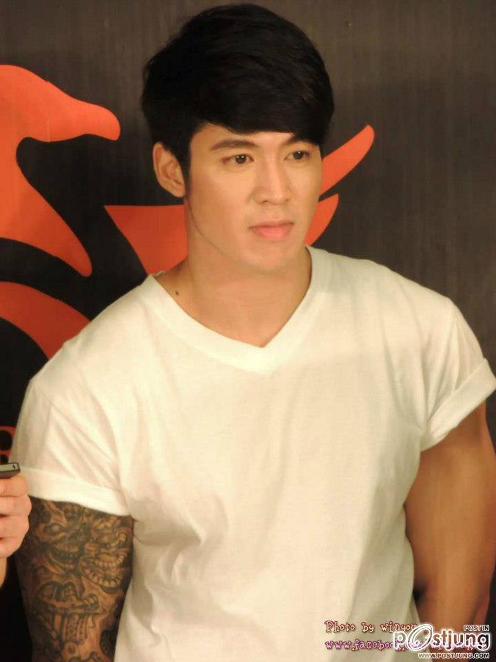 ตี๋หล่อล่ำ
