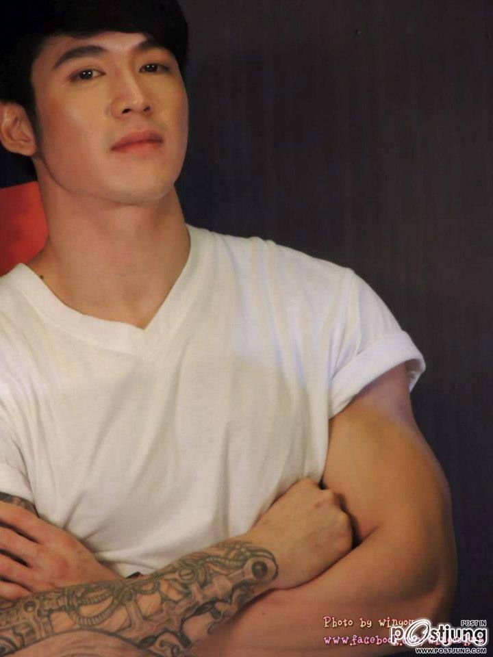 ตี๋หล่อล่ำ