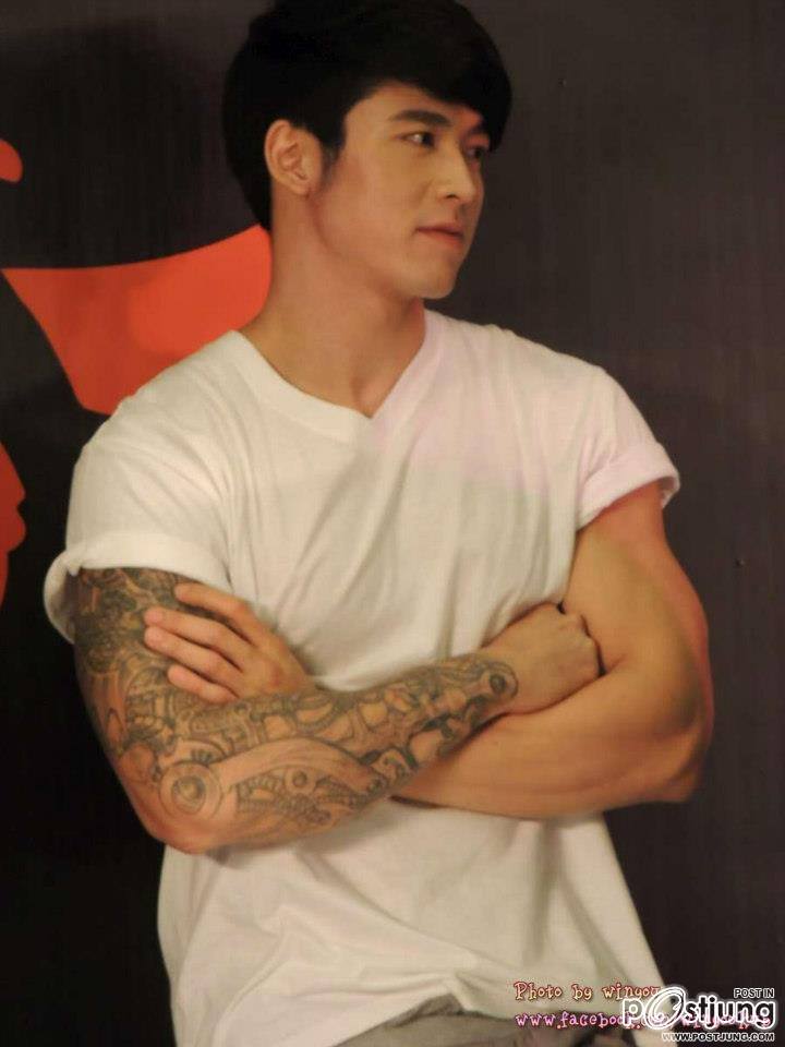 ตี๋หล่อล่ำ