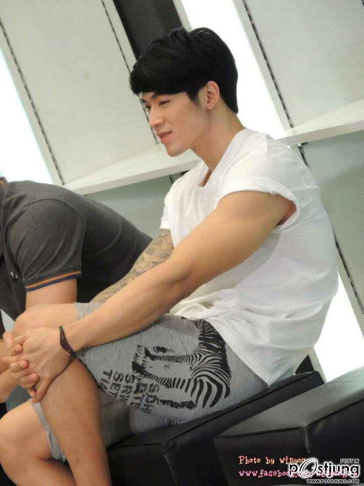 ตี๋หล่อล่ำ