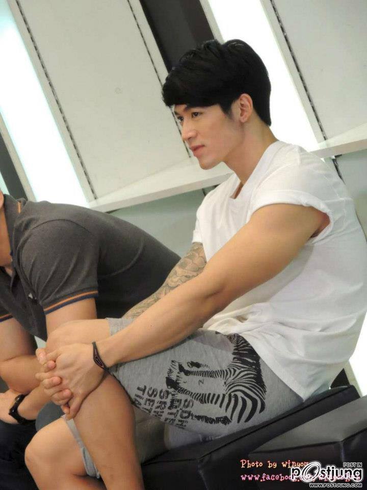 ตี๋หล่อล่ำ