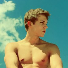 หนุ่มน้อยชิ้น (sexy boy)