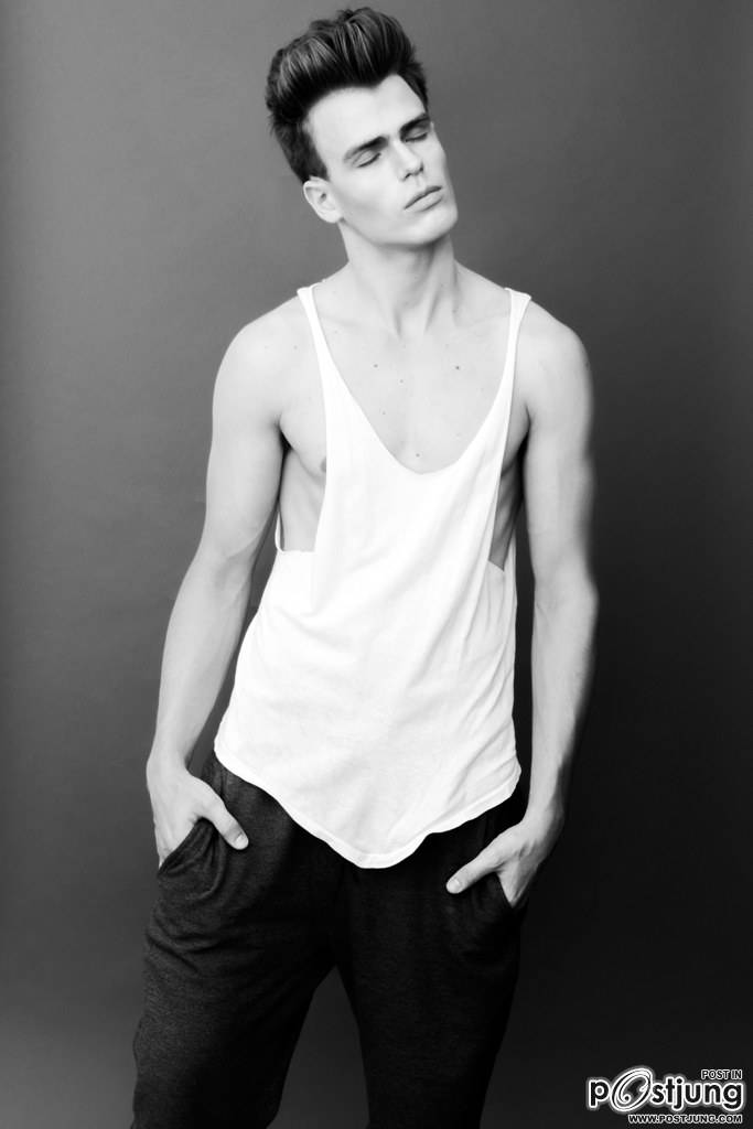 MARCELO TAPOROSKY BY TALLES BOURGES