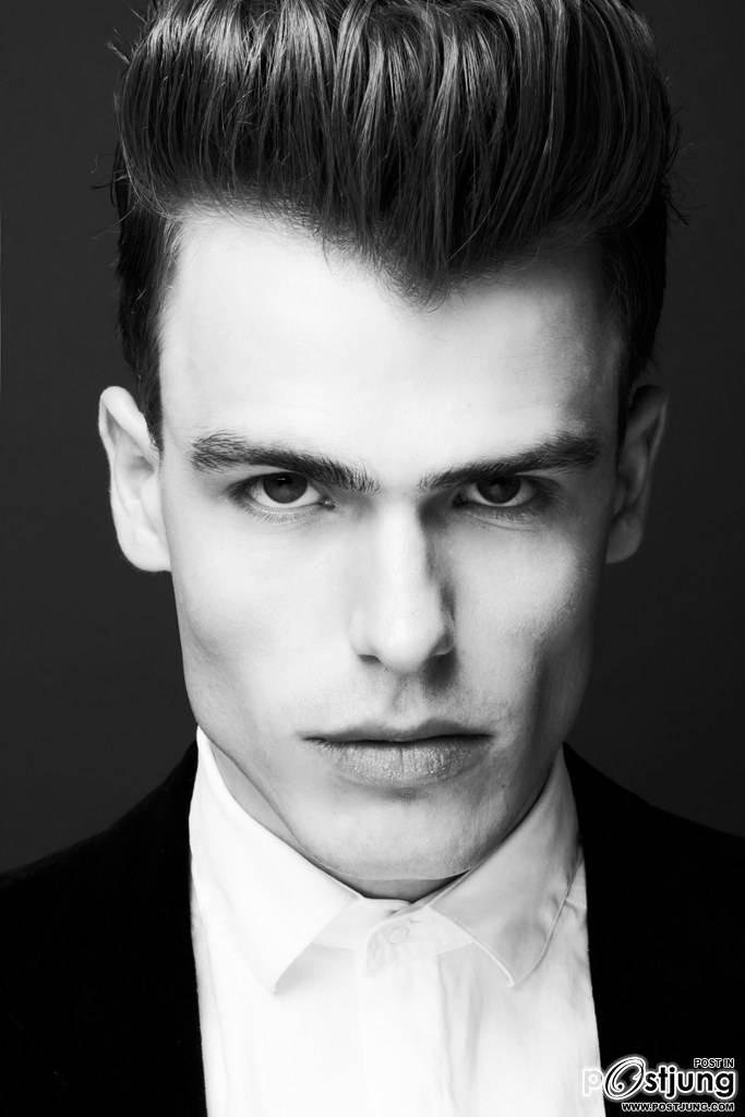 MARCELO TAPOROSKY BY TALLES BOURGES