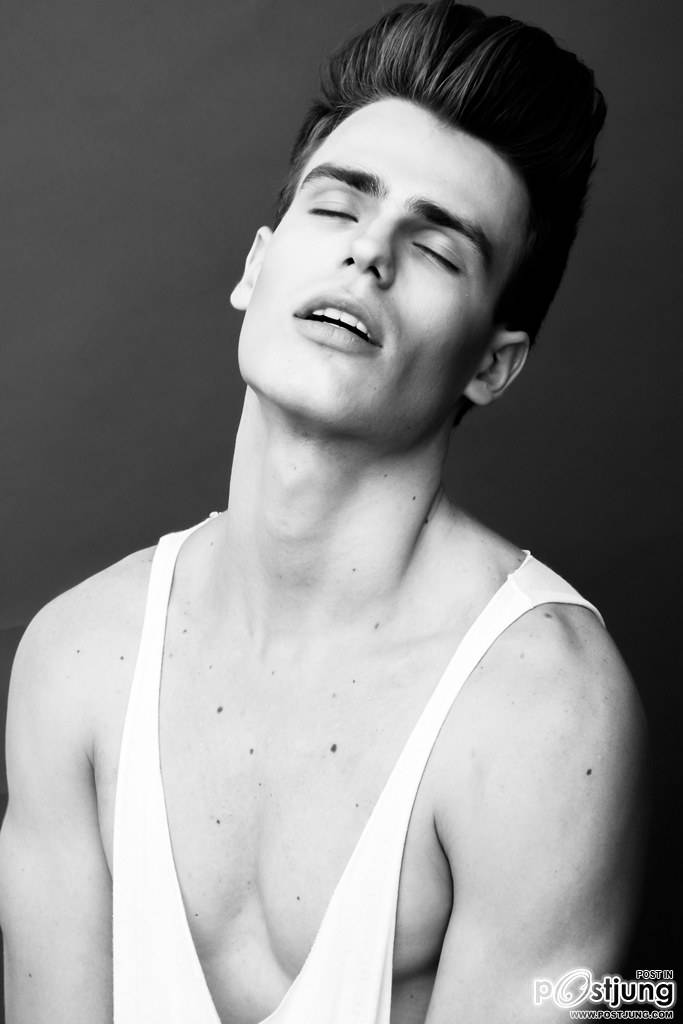 MARCELO TAPOROSKY BY TALLES BOURGES