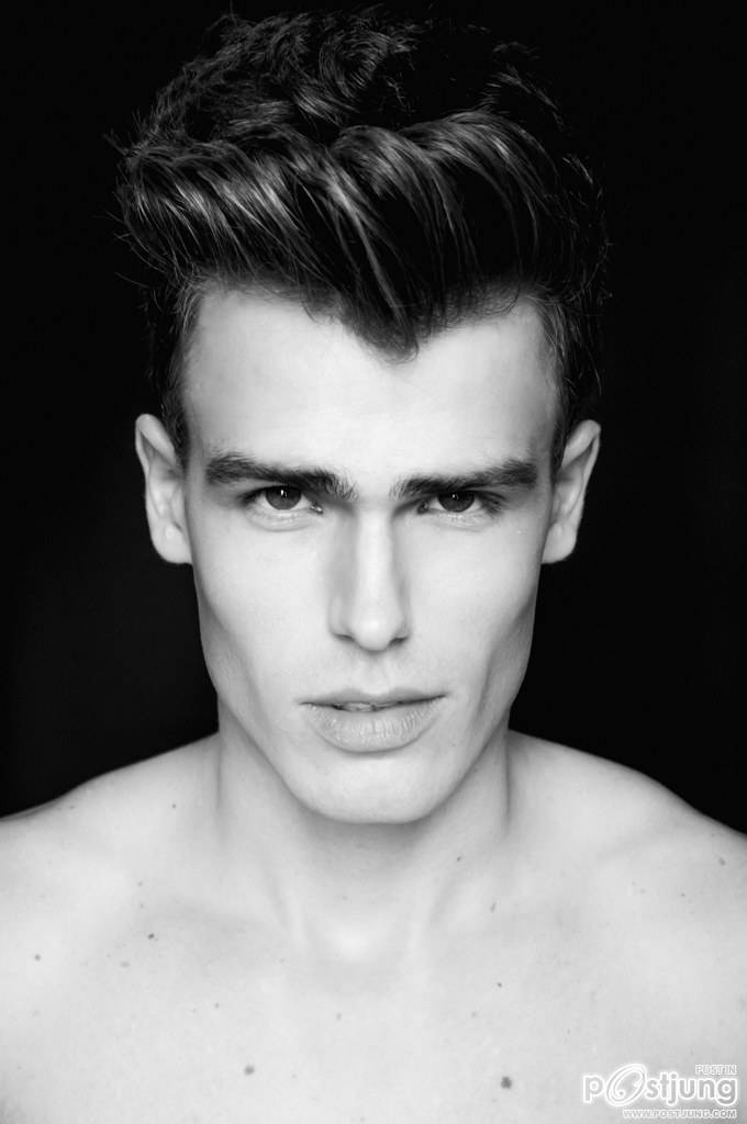 MARCELO TAPOROSKY BY TALLES BOURGES