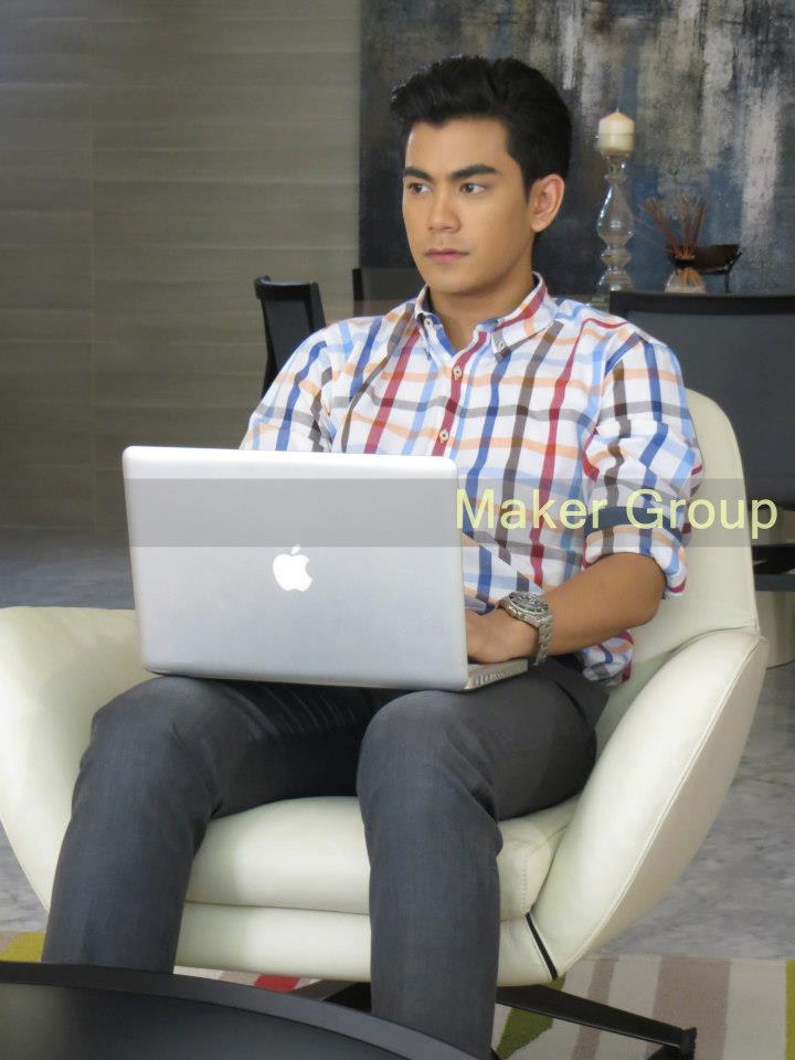 ต้นรักริมรั้ว......