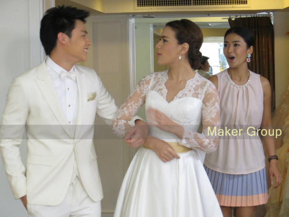 ต้นรักริมรั้ว......