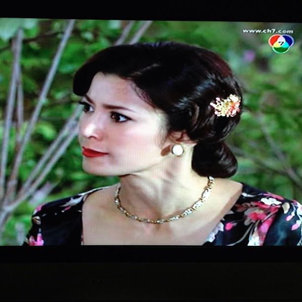 คุณสน "อาญารัก" ร้ายแรงส์ มาพร้อมแฟชั่นปากแดง