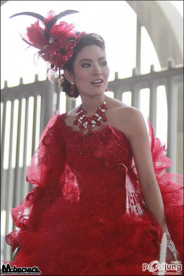 ดาราไทยใส่ชุดสีแดง แรงๆ เริ่ดๆ
