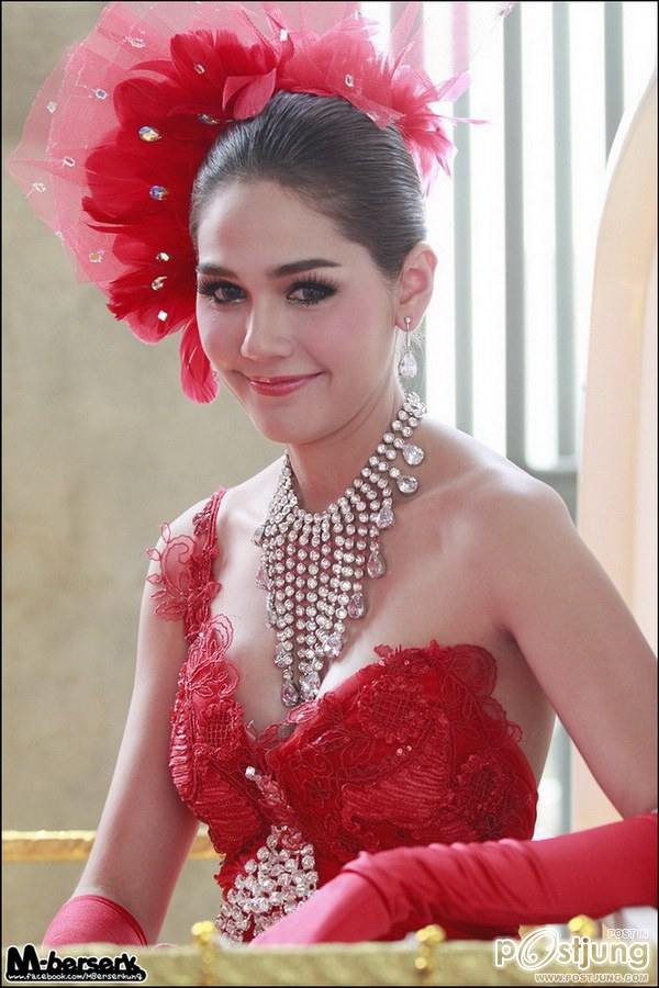 ดาราไทยใส่ชุดสีแดง แรงๆ เริ่ดๆ