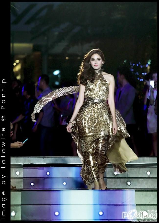 ชุดไหน ท่าไหน ก็สวย สง่า