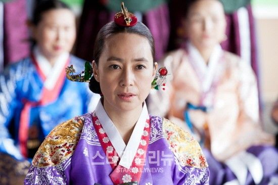 Kim Sun Kyung แสดงเป็น Queen Myungsung