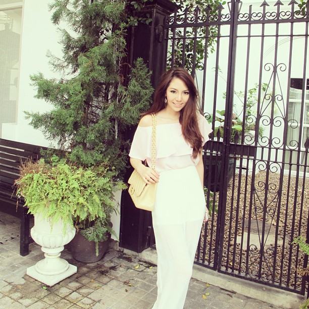 แฟชั่นชุดสวยๆของสาวไฮโซจินนี่ kamikaze เริ่ดมากขอบอก