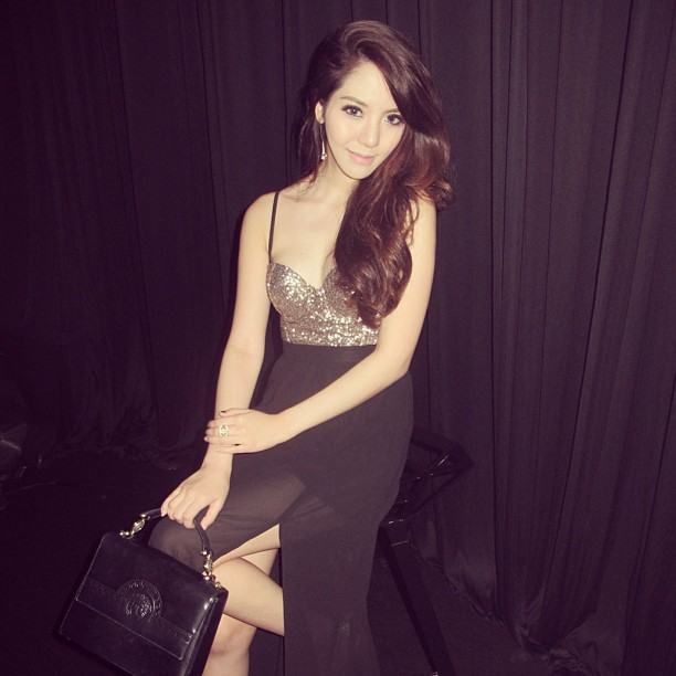 แฟชั่นชุดสวยๆของสาวไฮโซจินนี่ kamikaze เริ่ดมากขอบอก