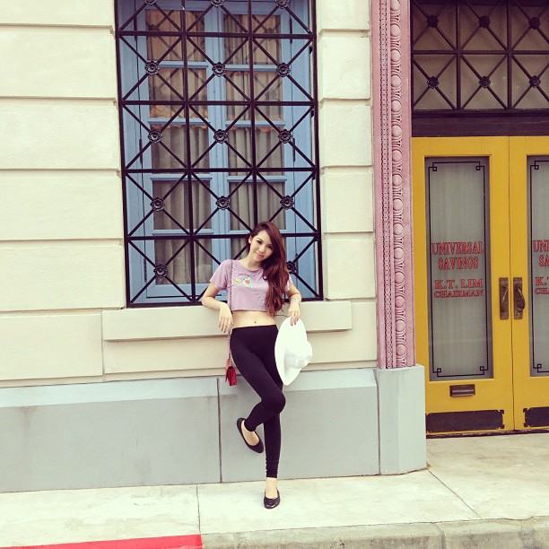 แฟชั่นชุดสวยๆของสาวไฮโซจินนี่ kamikaze เริ่ดมากขอบอก