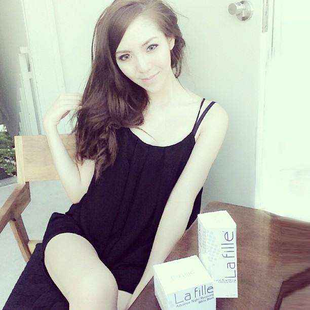 แฟชั่นชุดสวยๆของสาวไฮโซจินนี่ kamikaze เริ่ดมากขอบอก