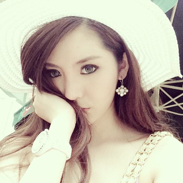 แฟชั่นชุดสวยๆของสาวไฮโซจินนี่ kamikaze เริ่ดมากขอบอก