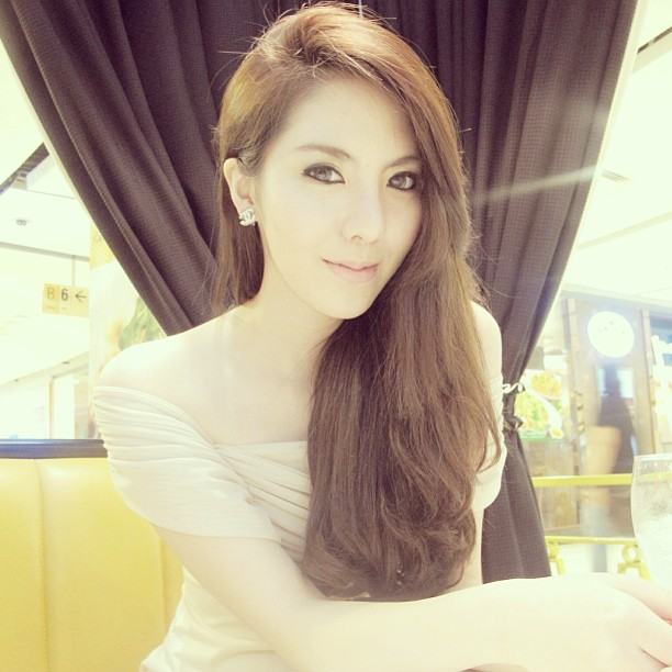 แฟชั่นชุดสวยๆของสาวไฮโซจินนี่ kamikaze เริ่ดมากขอบอก