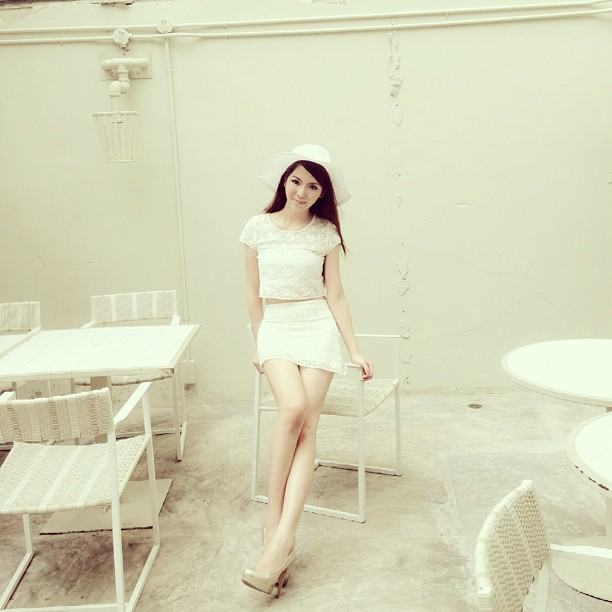 แฟชั่นชุดสวยๆของสาวไฮโซจินนี่ kamikaze เริ่ดมากขอบอก