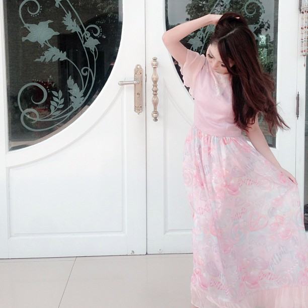 แฟชั่นชุดสวยๆของสาวไฮโซจินนี่ kamikaze เริ่ดมากขอบอก