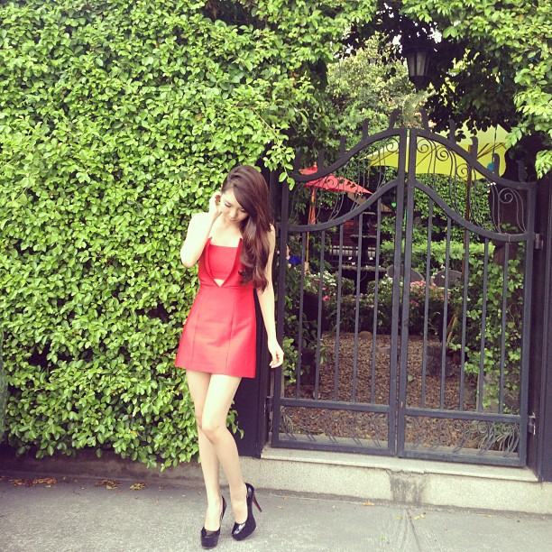 แฟชั่นชุดสวยๆของสาวไฮโซจินนี่ kamikaze เริ่ดมากขอบอก