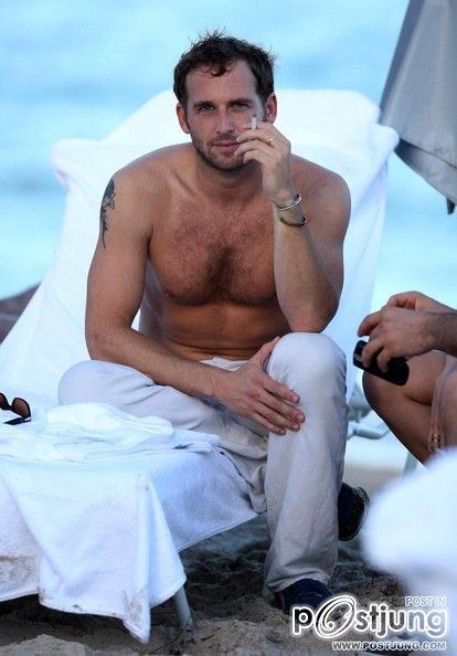 พระเอกหล่อเข้มทั้งนั้น