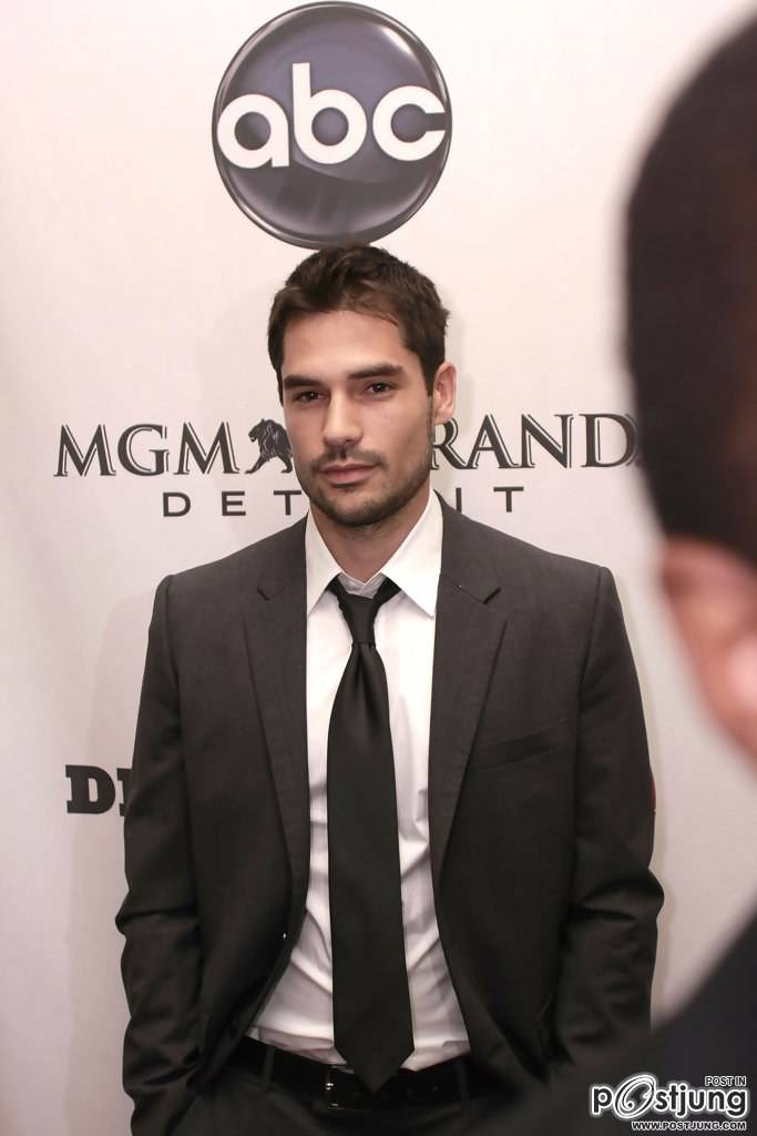 DJ_Cotrona พระเอกโคตรๆๆๆๆหล่อเข้ม