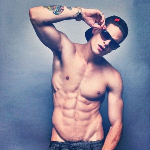 ชอบโชว์ขอแชร์ละกัน 2 (sharing pic guy 2)