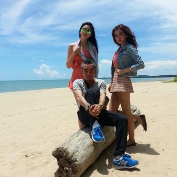 ใหม่ ดาวิกา ใบเฟิร์น พิมพ์ชนก สดใสลั้ลลาริมชายหาด ที่ จ.พังงา