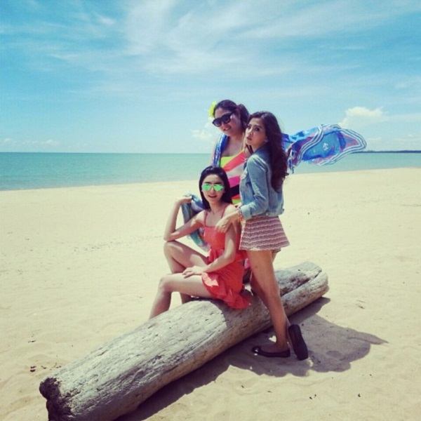 ใหม่ ดาวิกา ใบเฟิร์น พิมพ์ชนก สดใสลั้ลลาริมชายหาด ที่ จ.พังงา