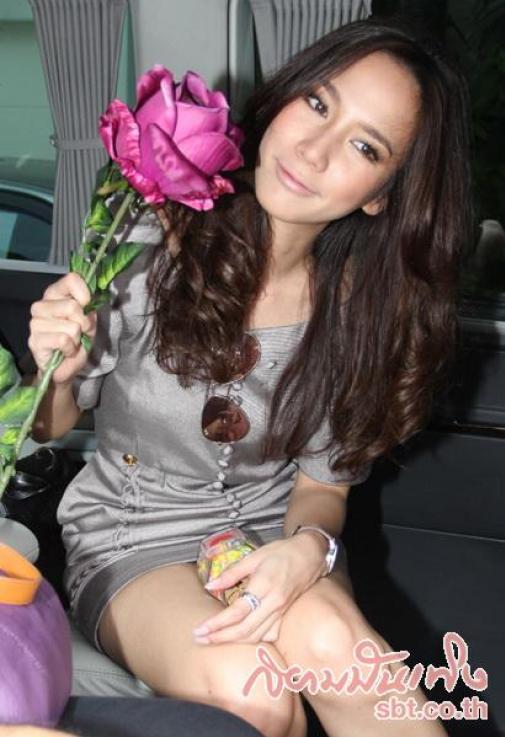 อั้ม พัชราภา & รถตู้ส่วนตัว