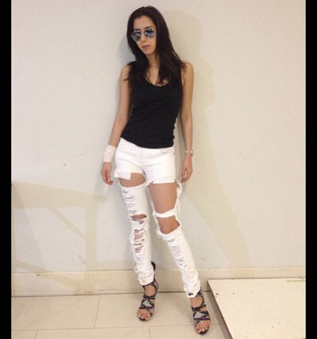 แฟชั่น มาแรง! กางเกงยีนส์ขาดเว่อร์ สไตล์สาวเซอร์แซ่บ