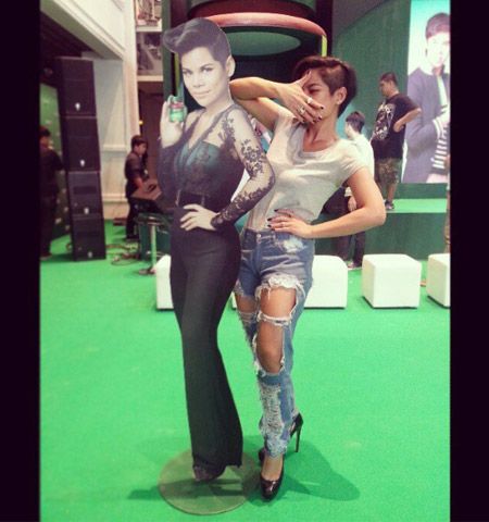 แฟชั่น มาแรง! กางเกงยีนส์ขาดเว่อร์ สไตล์สาวเซอร์แซ่บ