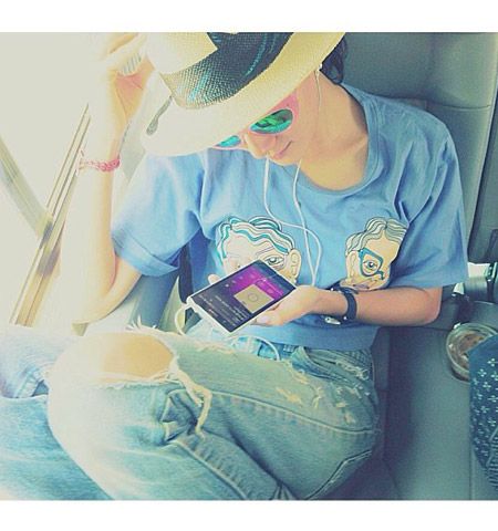 แฟชั่น มาแรง! กางเกงยีนส์ขาดเว่อร์ สไตล์สาวเซอร์แซ่บ