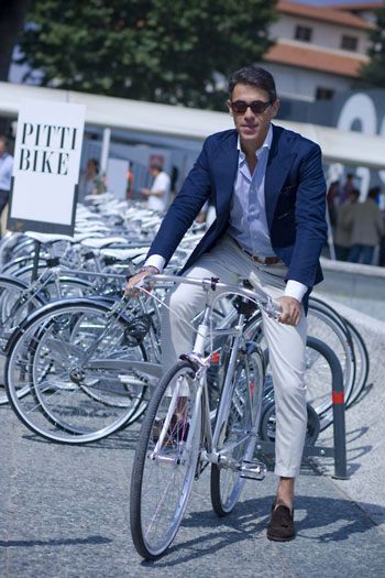 แฟชั่น สุดคูลสำหรับ นักปั่นจักรยานหนุ่มหล่อ ผู้รักการแต่งตัว