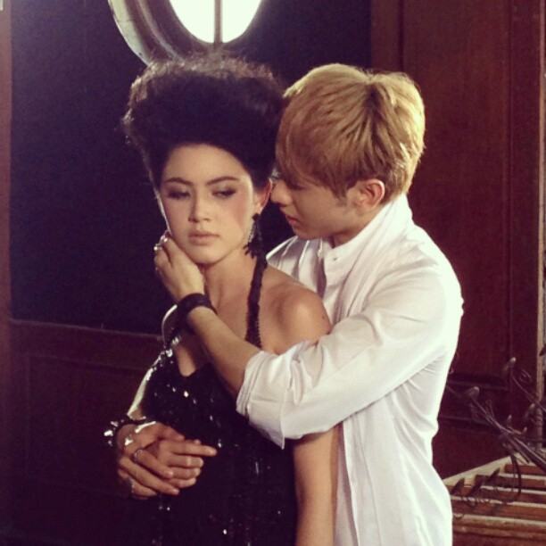 ใหม่ ดาวิกา ใน MV "ยิ่งฟังยิ่งเจ็บ" ของ นัททิว