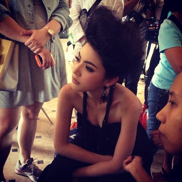 ใหม่ ดาวิกา ใน MV "ยิ่งฟังยิ่งเจ็บ" ของ นัททิว