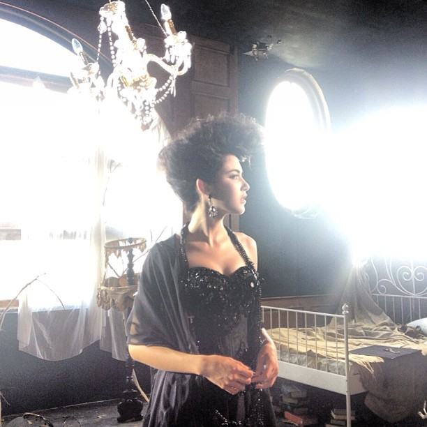 ใหม่ ดาวิกา ใน MV "ยิ่งฟังยิ่งเจ็บ" ของ นัททิว