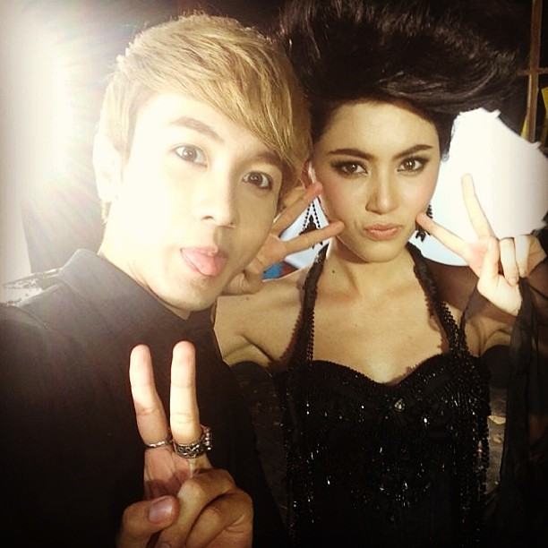 ใหม่ ดาวิกา ใน MV "ยิ่งฟังยิ่งเจ็บ" ของ นัททิว